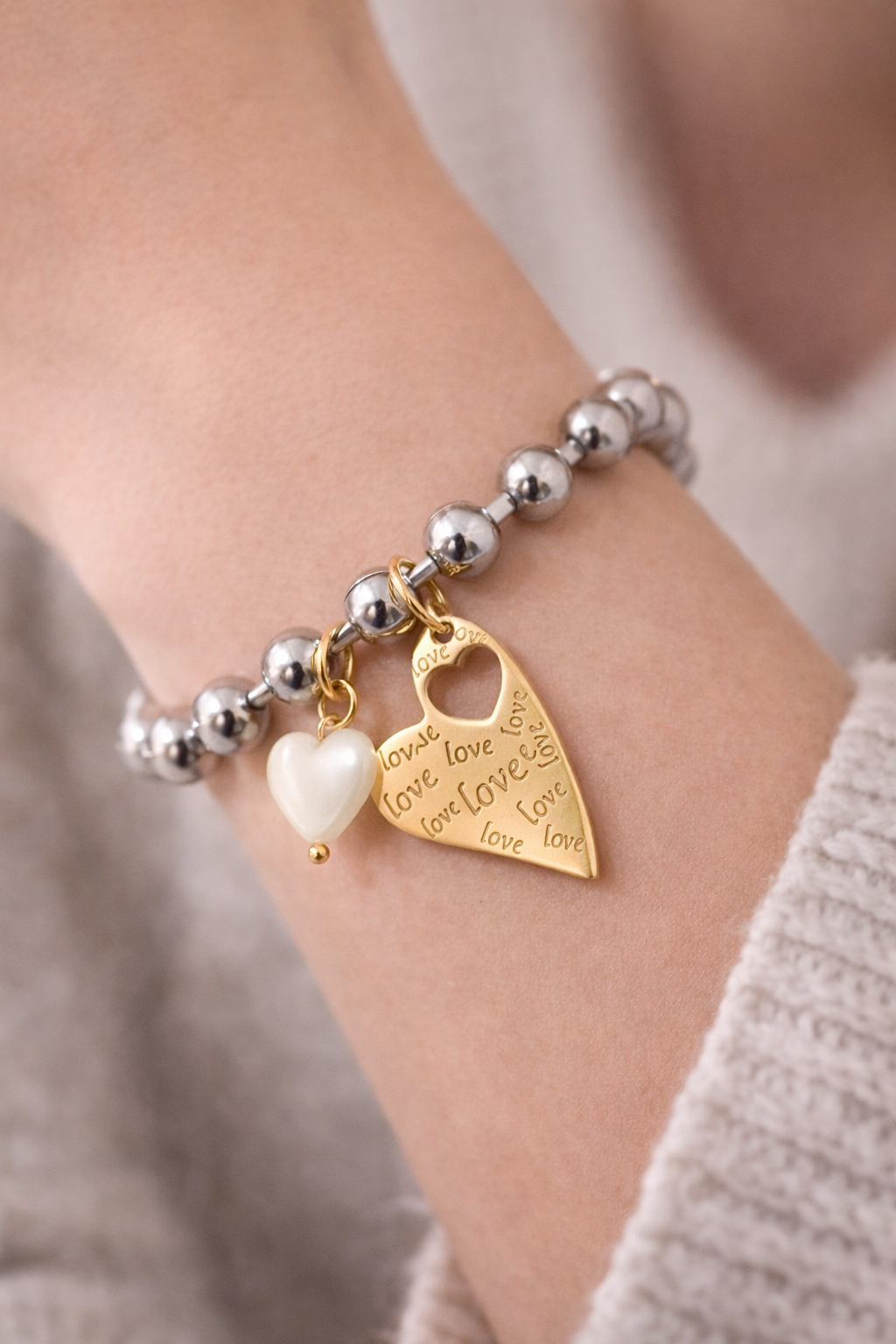 💛 Pulsera Love Heart. Un detalle que dice amor sin decir una palabra.
Sutil, elegante y lleno de intención.