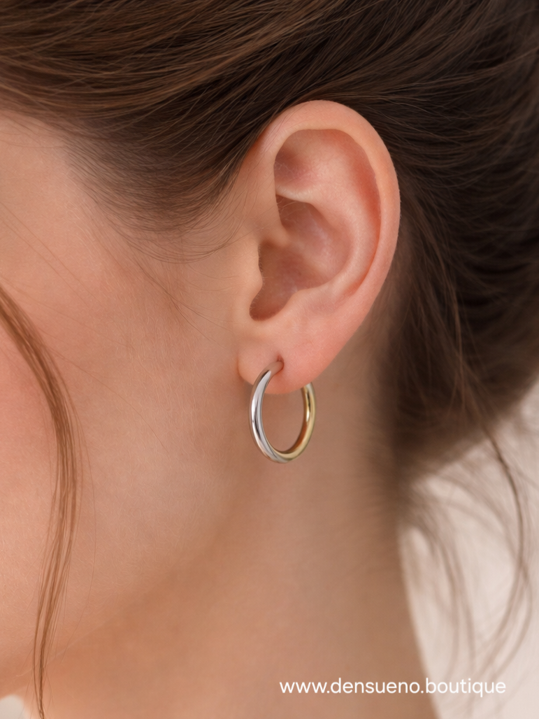 👉 Aretes Bicolor Oro & Plata – Stainless Steel.
Diseñados para acompañarte todos los días, sin perder elegancia.