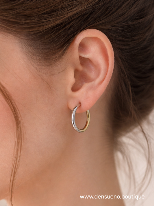 👉 Aretes Bicolor Oro & Plata – Stainless Steel.
Diseñados para acompañarte todos los días, sin perder elegancia.